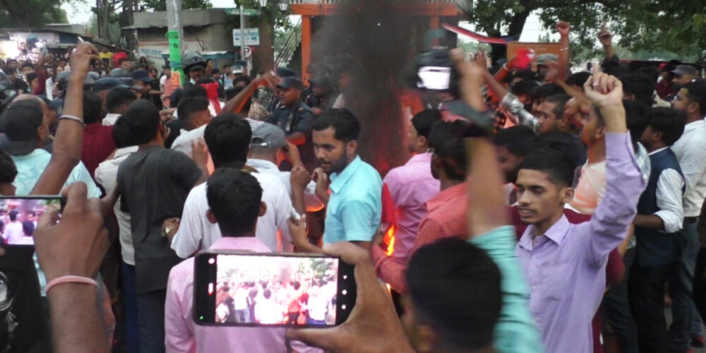 Burning effigies of KP Oli Ravi Lamichhane and Rajendra Lingden