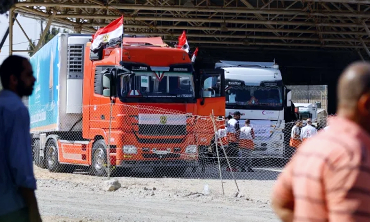 Rafah border crossing opens amid ongoing conflict between Hamas and Israel