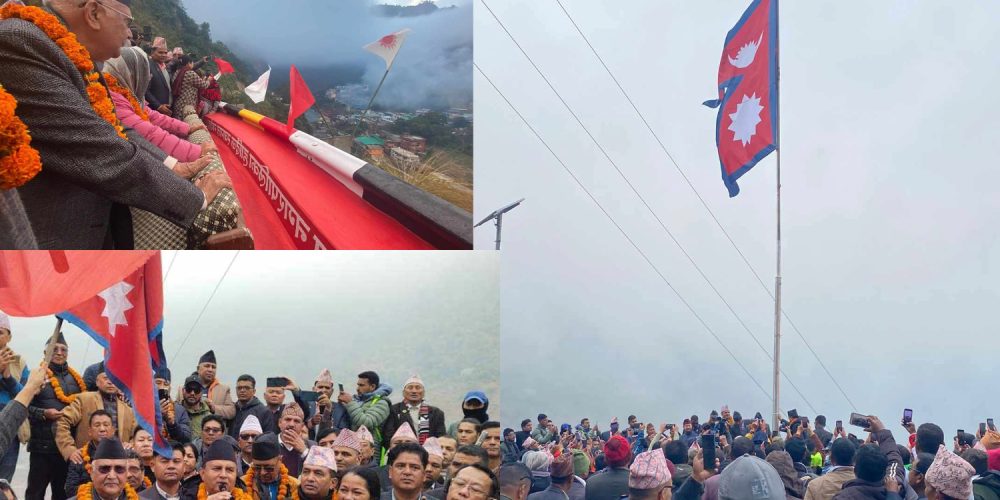 President Oli started UML's Jhulaghat-Chiwabhanjyang march by waving flags