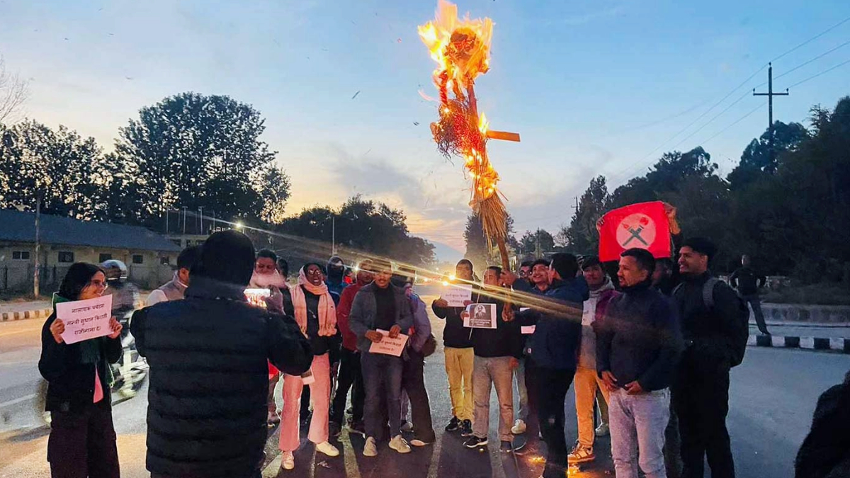 Demanding his resignation, the Navy burnt the effigy of Minister Kiranti