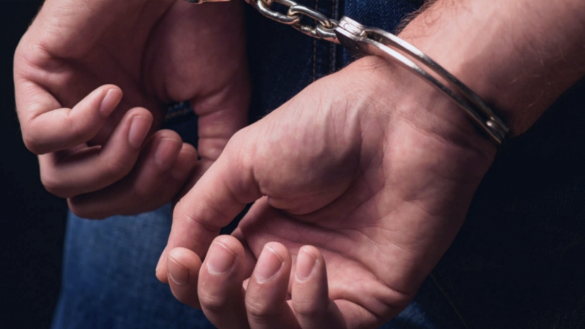 A prisoner who absconded with handcuffs from the district court was caught