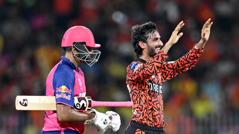 Hyderabad will play Kolkata in the final of the IPL, for the title