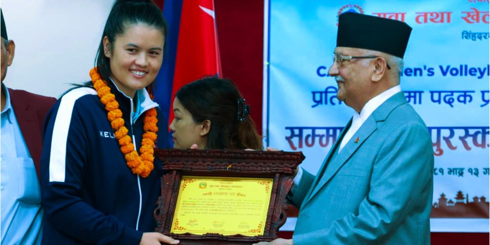 Award distribution to female volleyball players by Prime Minister