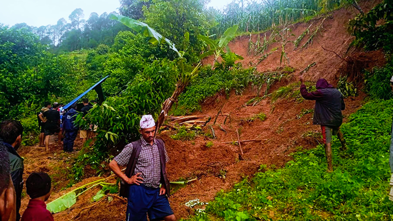 Landslide in the temporary tower of the earthquake victims, 3 people from the same family died