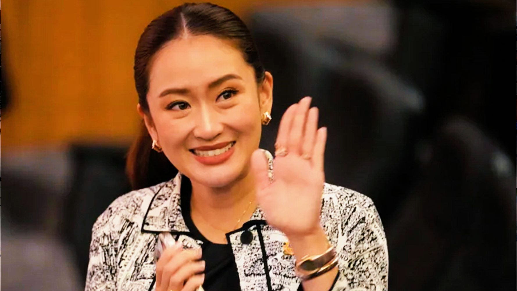 Billionaire Thaksin's daughter becomes Thailand's new prime minister