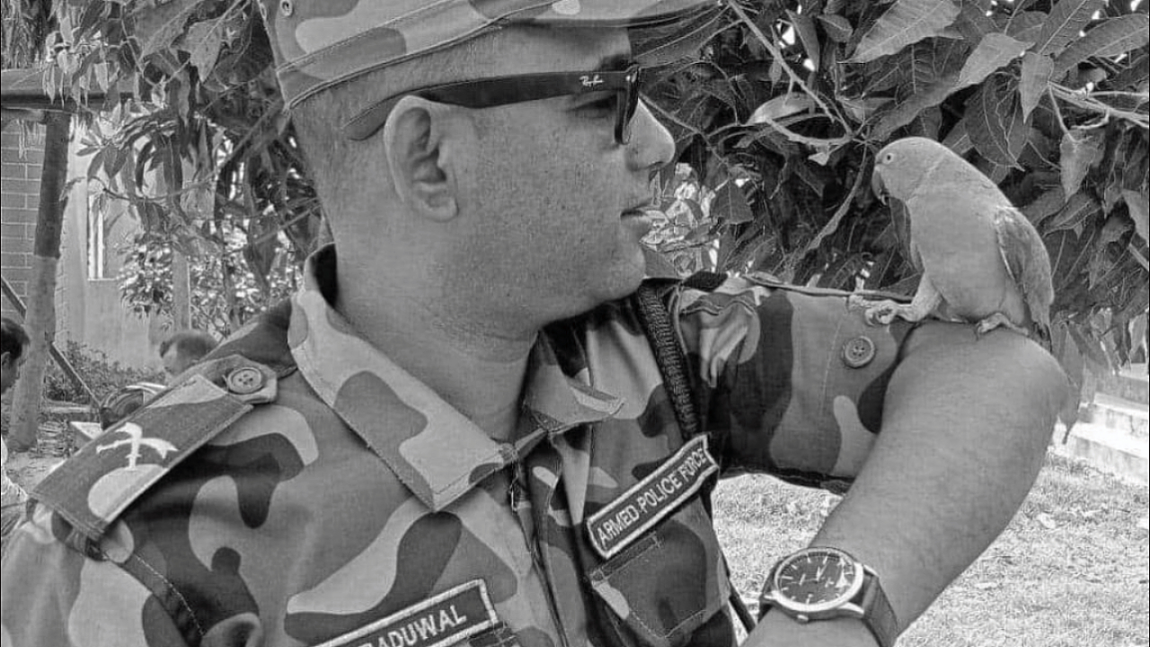 Armed policeman Dil Bahadur, who saved many people's wealth in the last flood, died of fever