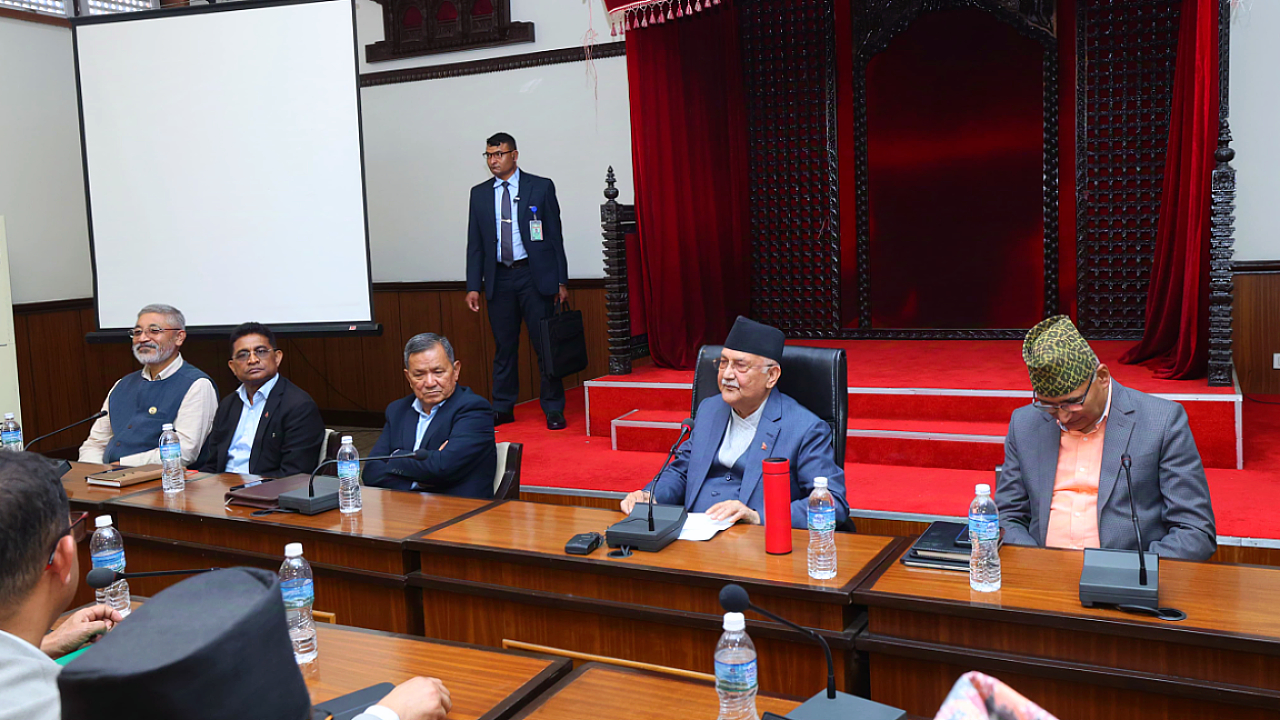 UML's decision to give Rs 50 lakh to the government's relief fund